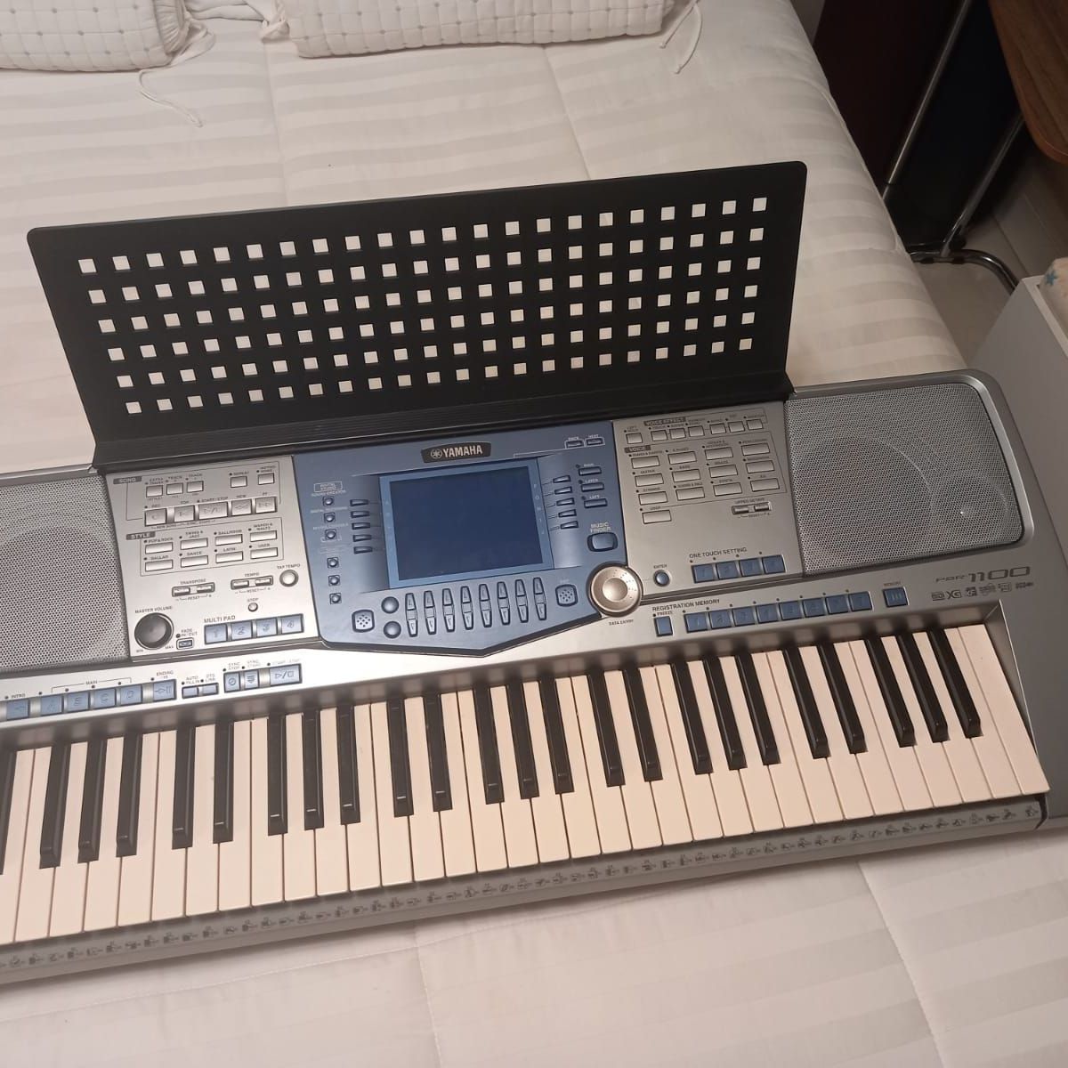 Teclado Yamaha Psr 1100 com Capa Protetora, Pedal,Fonte