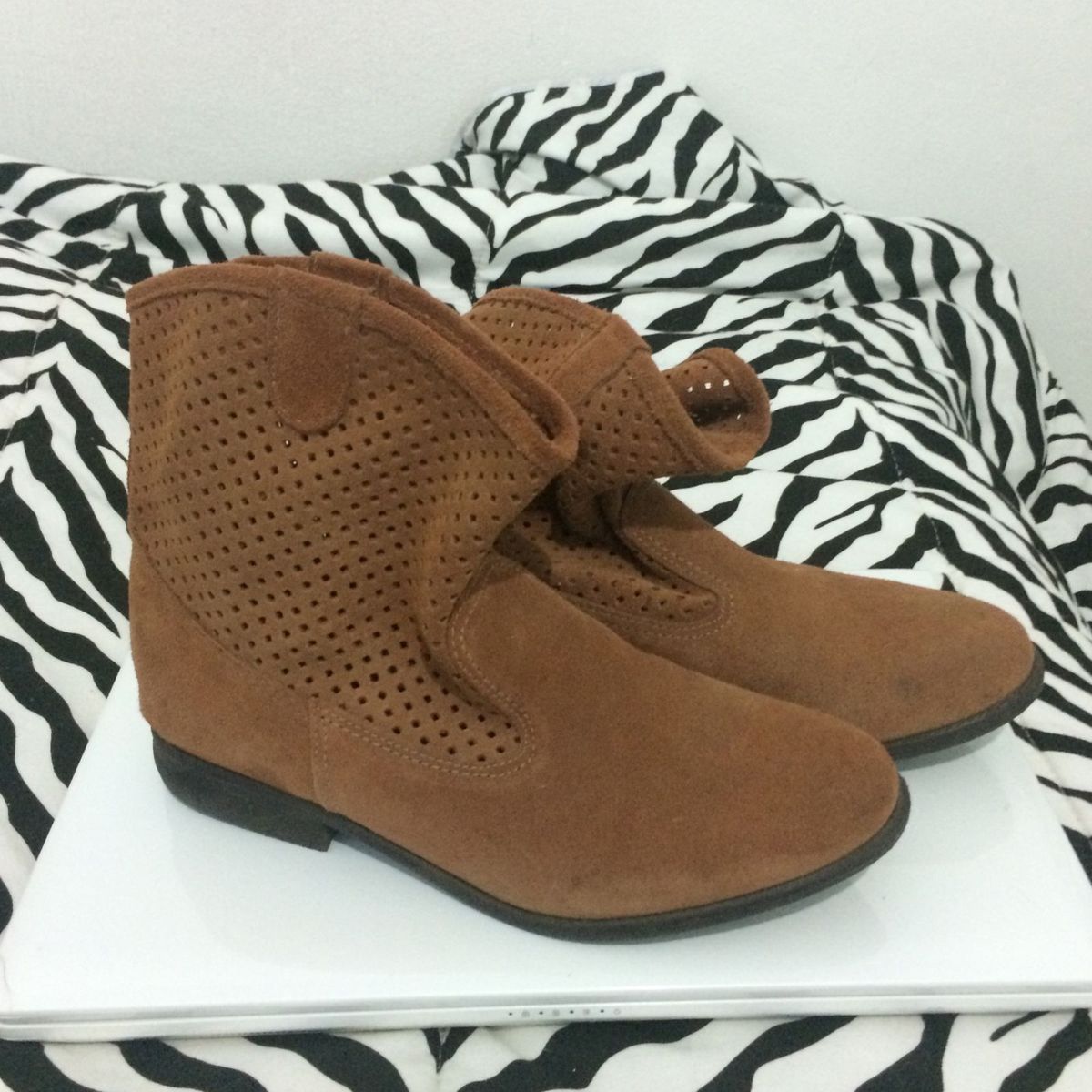 bota cano curto c&a