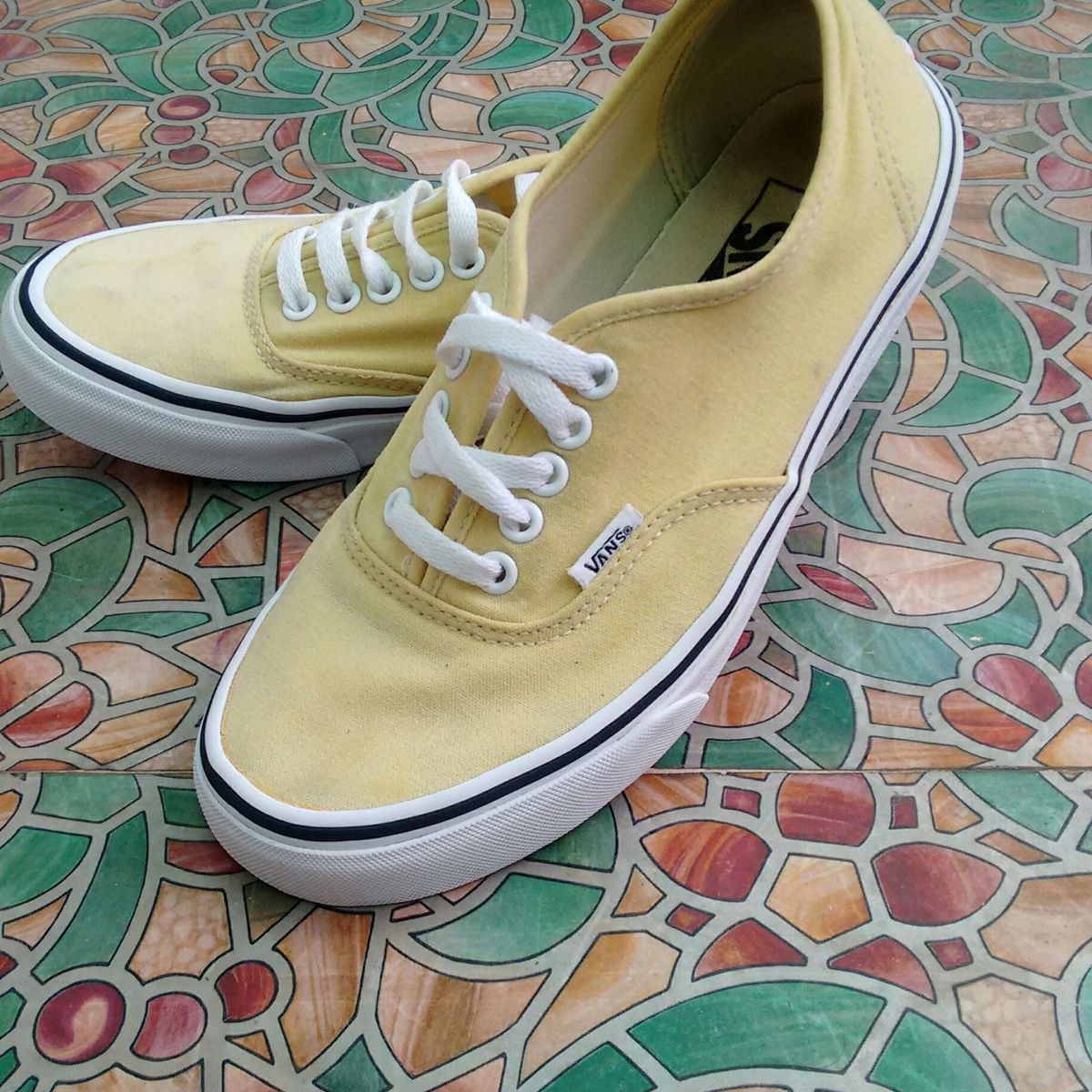 vans amarelo claro