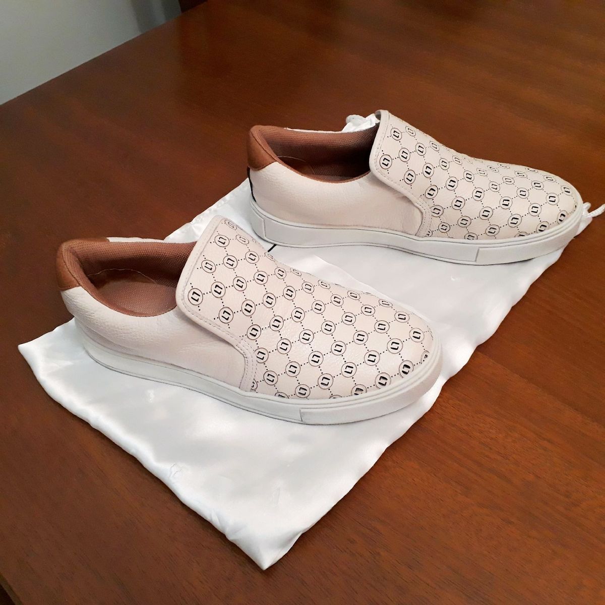 tenis luz da lua caramelo