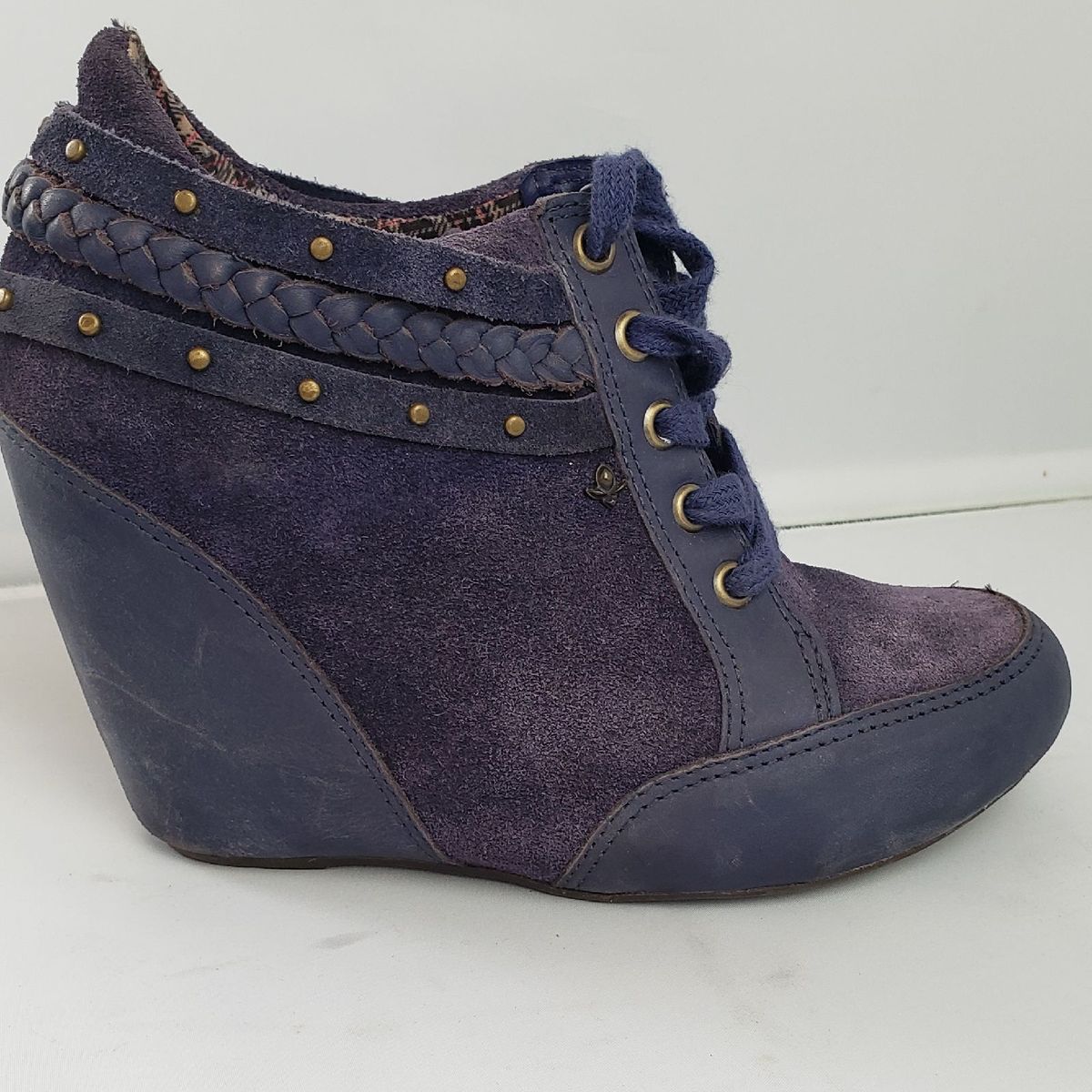 tenis sneaker cravo e canela