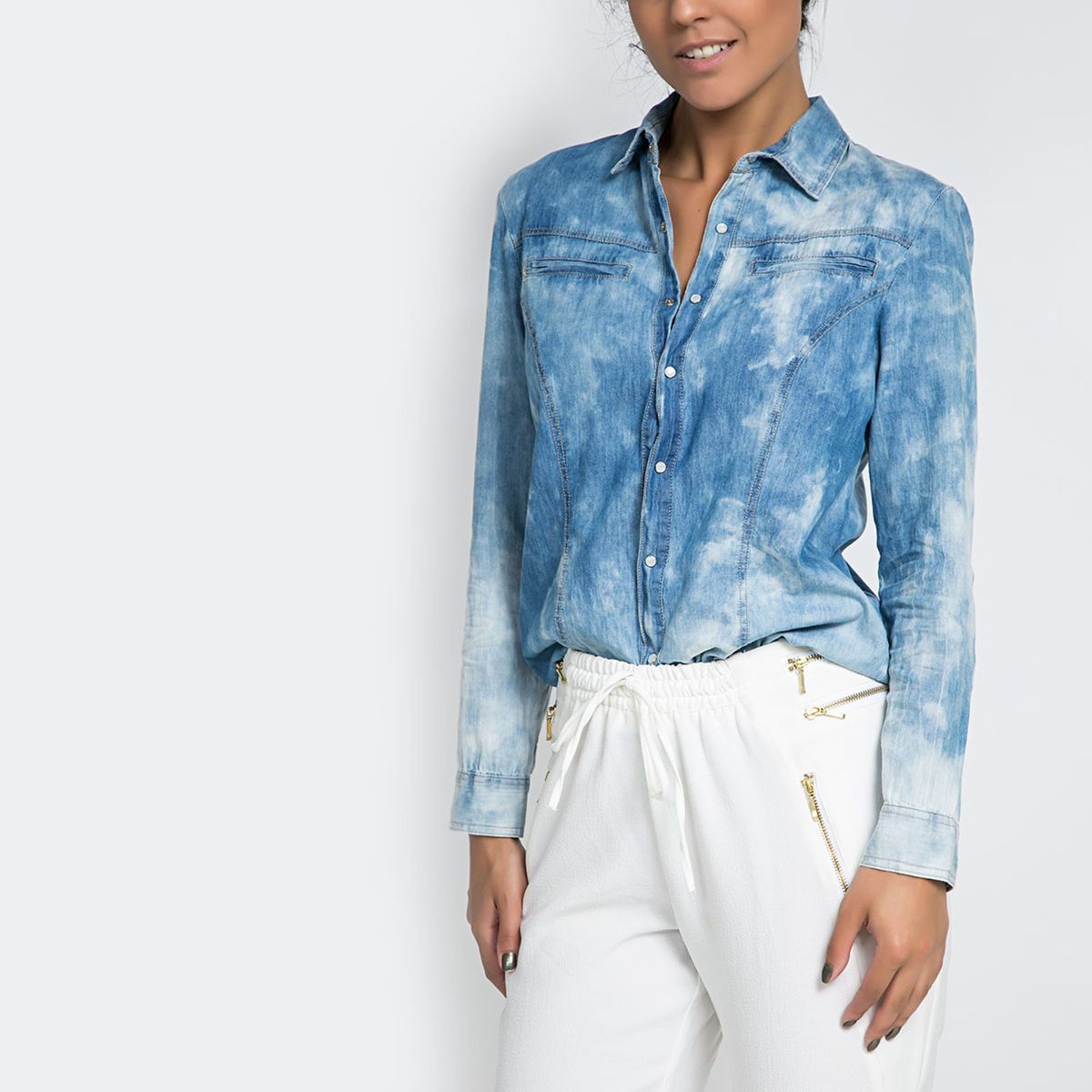 camisa jeans manchada feminina