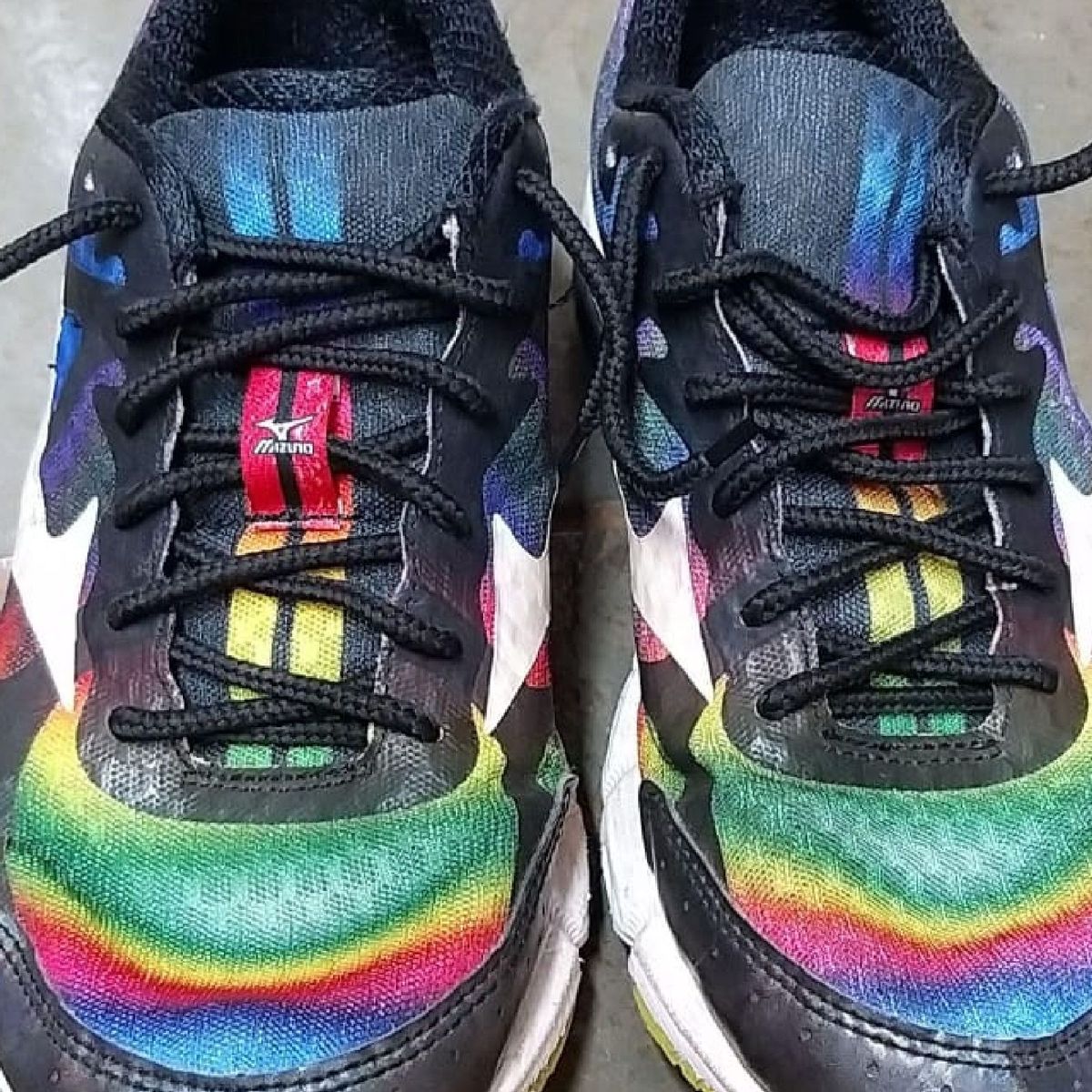 tenis mizuno colorido