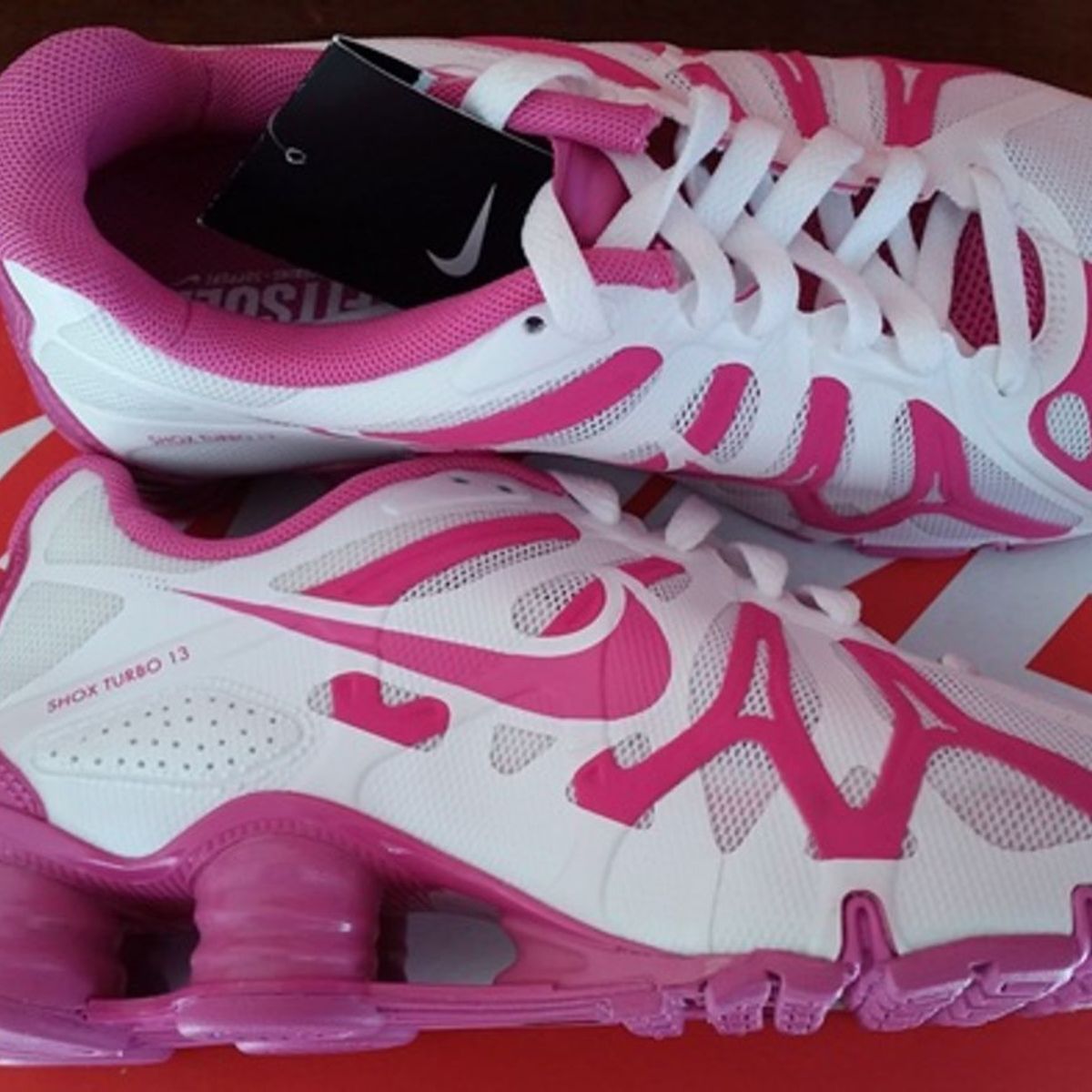 Nike shox branco 2024 e rosa feminino