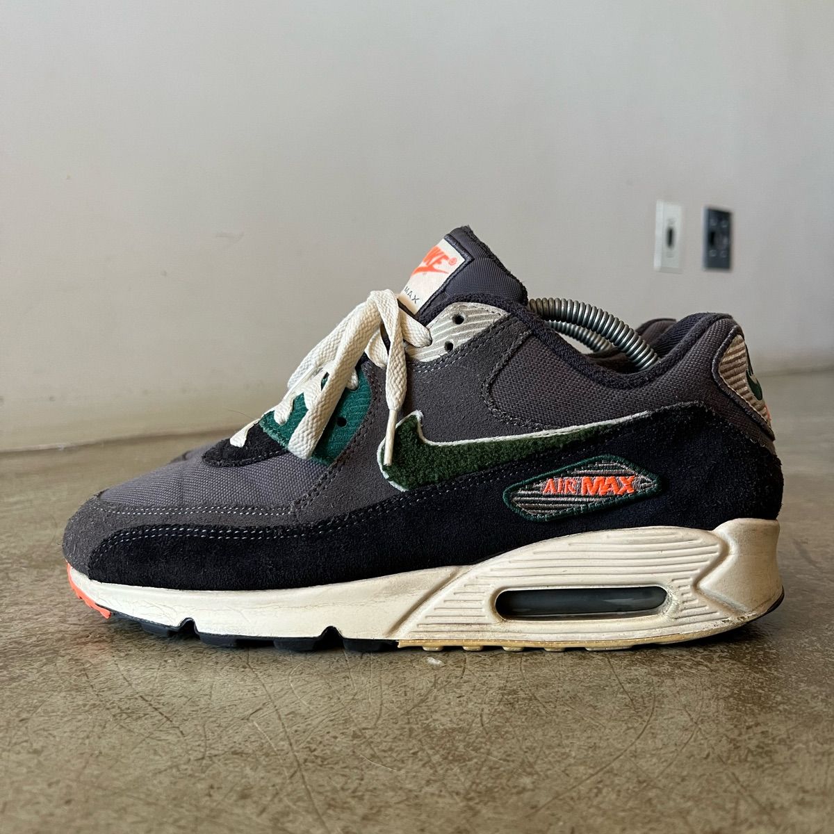 Nike air max 90 premium trainer oil grey / rainforest hotsell
