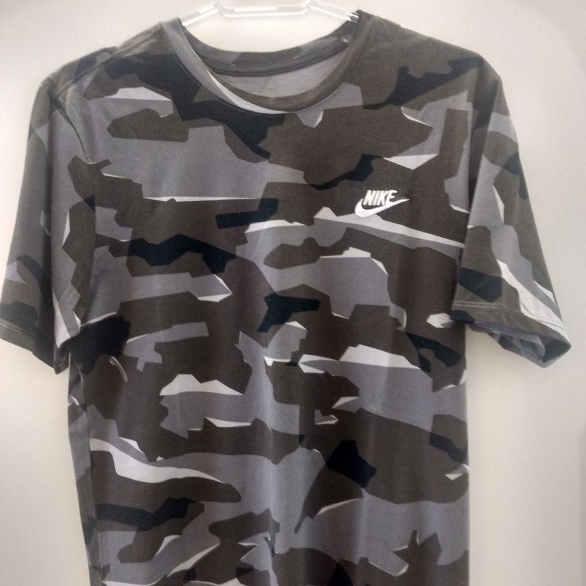camiseta da nike camuflada