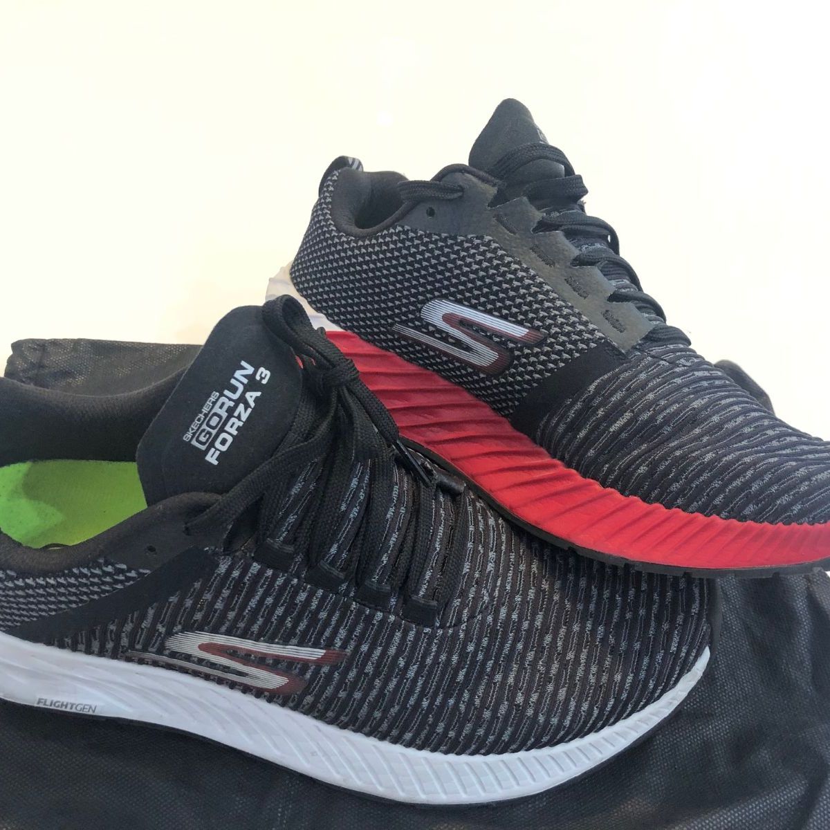 tenis skechers pisada pronada