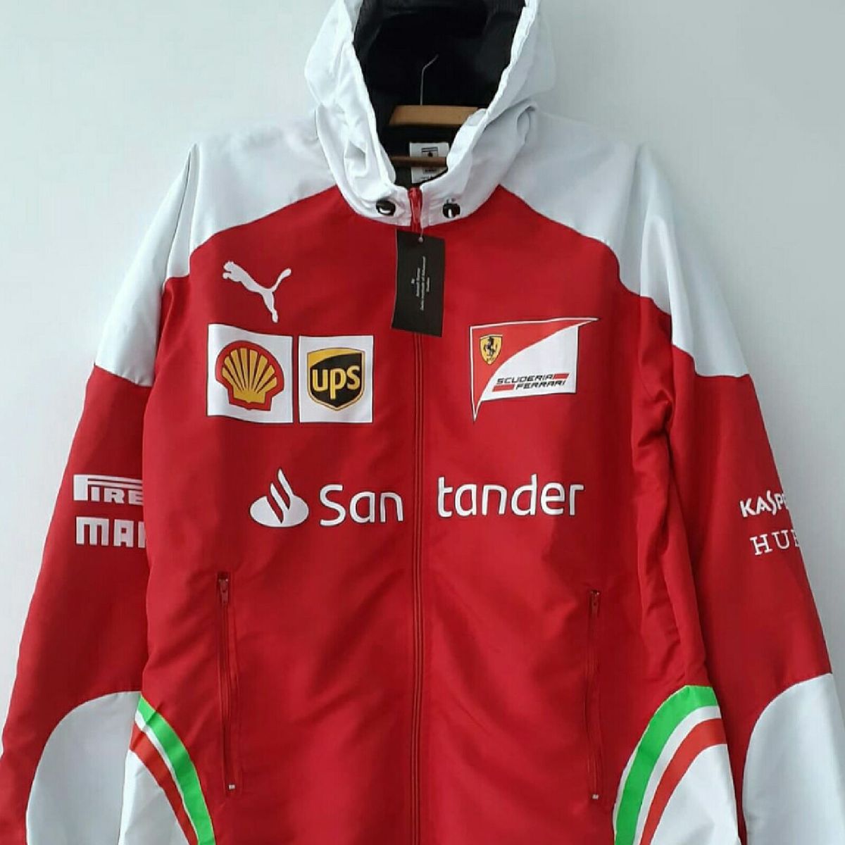 blusa da ferrari corta vento