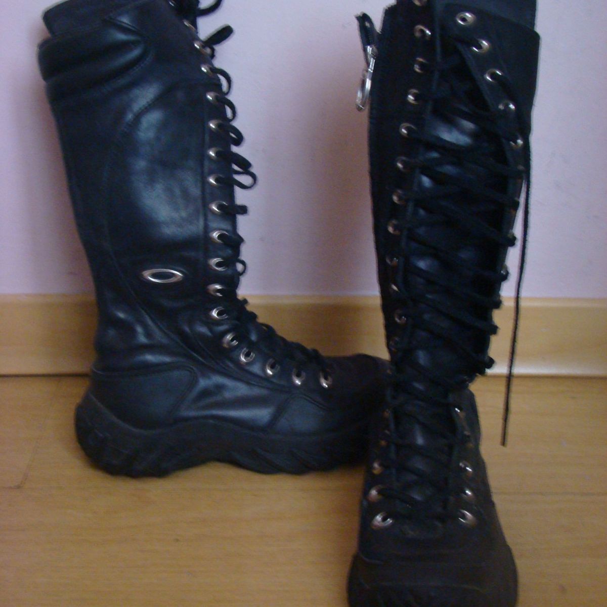 fotos da botinha da oakley feminina