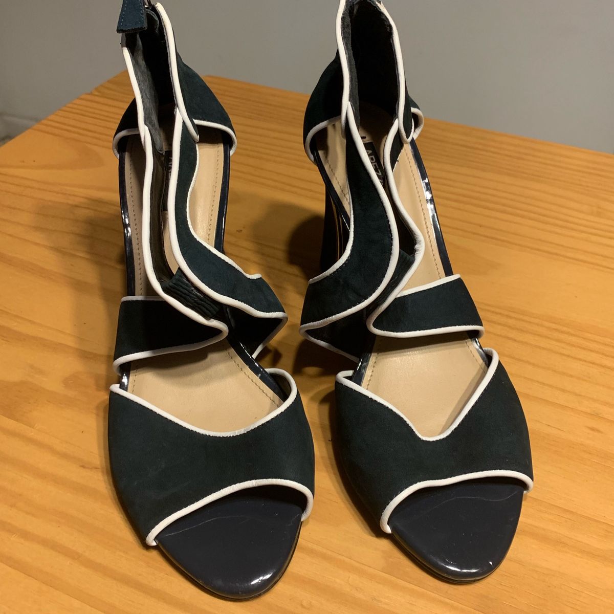 sandalia azul marinho arezzo