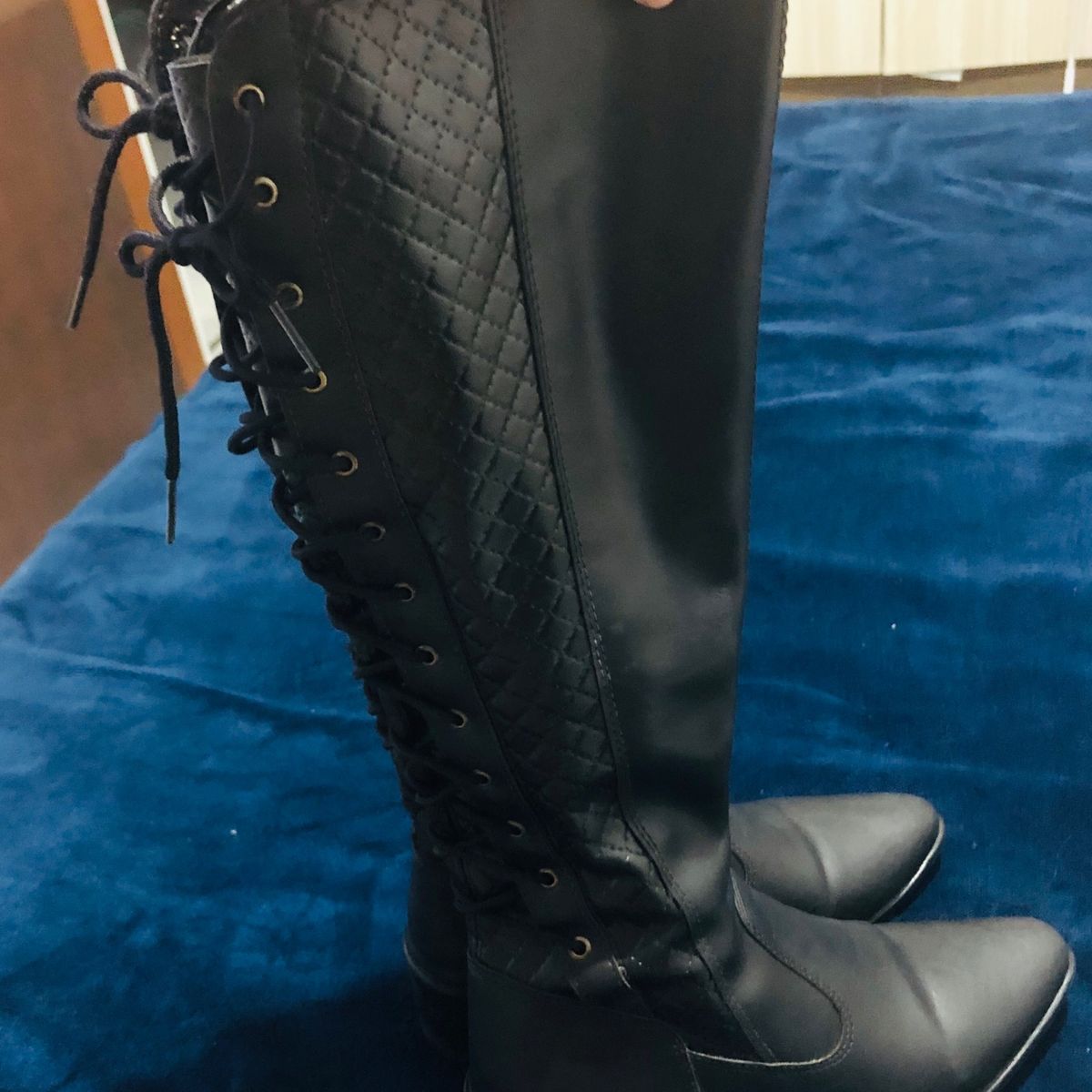 bota cano alto trançada