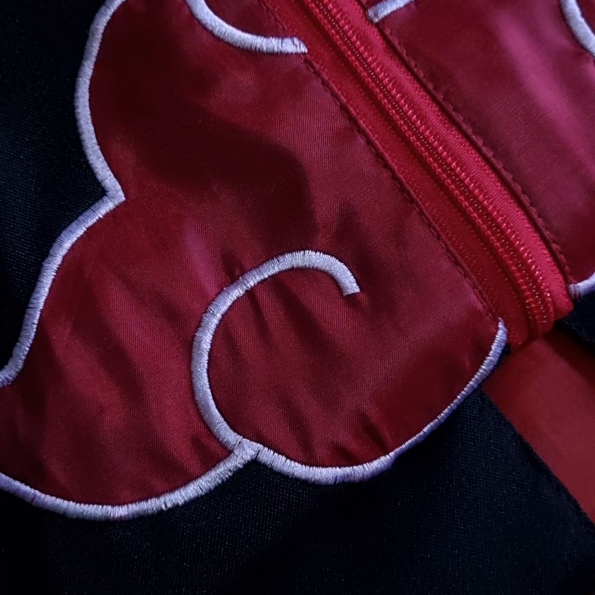 Bolsa + Colar Akatsuki Nuvem Vermelha Anime Naruto Com Zíper.