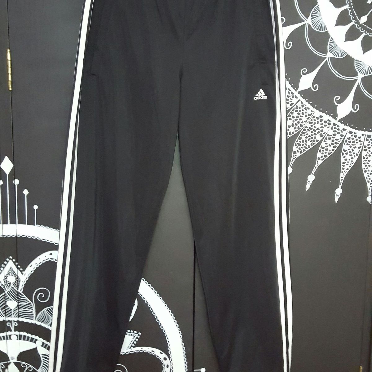 calça de malha adidas