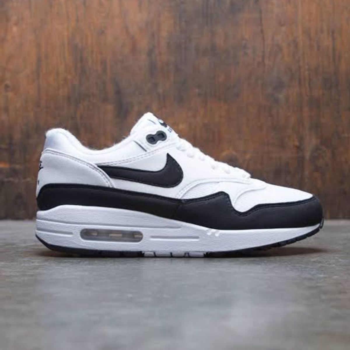 air max 1 preto e branco