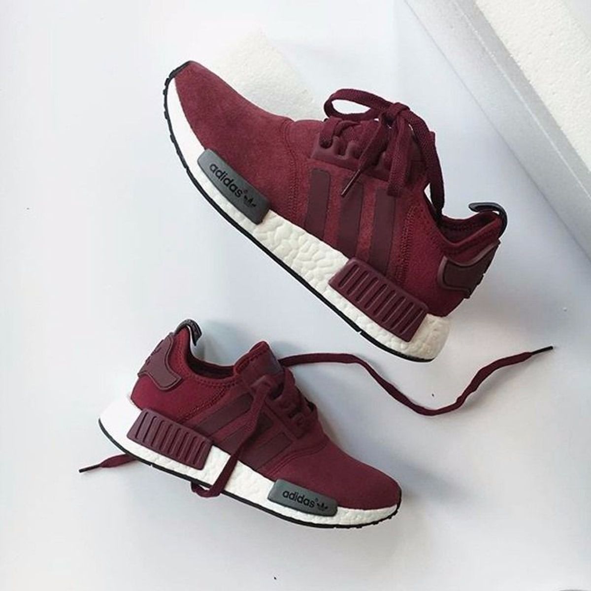 tenis bordo feminino adidas