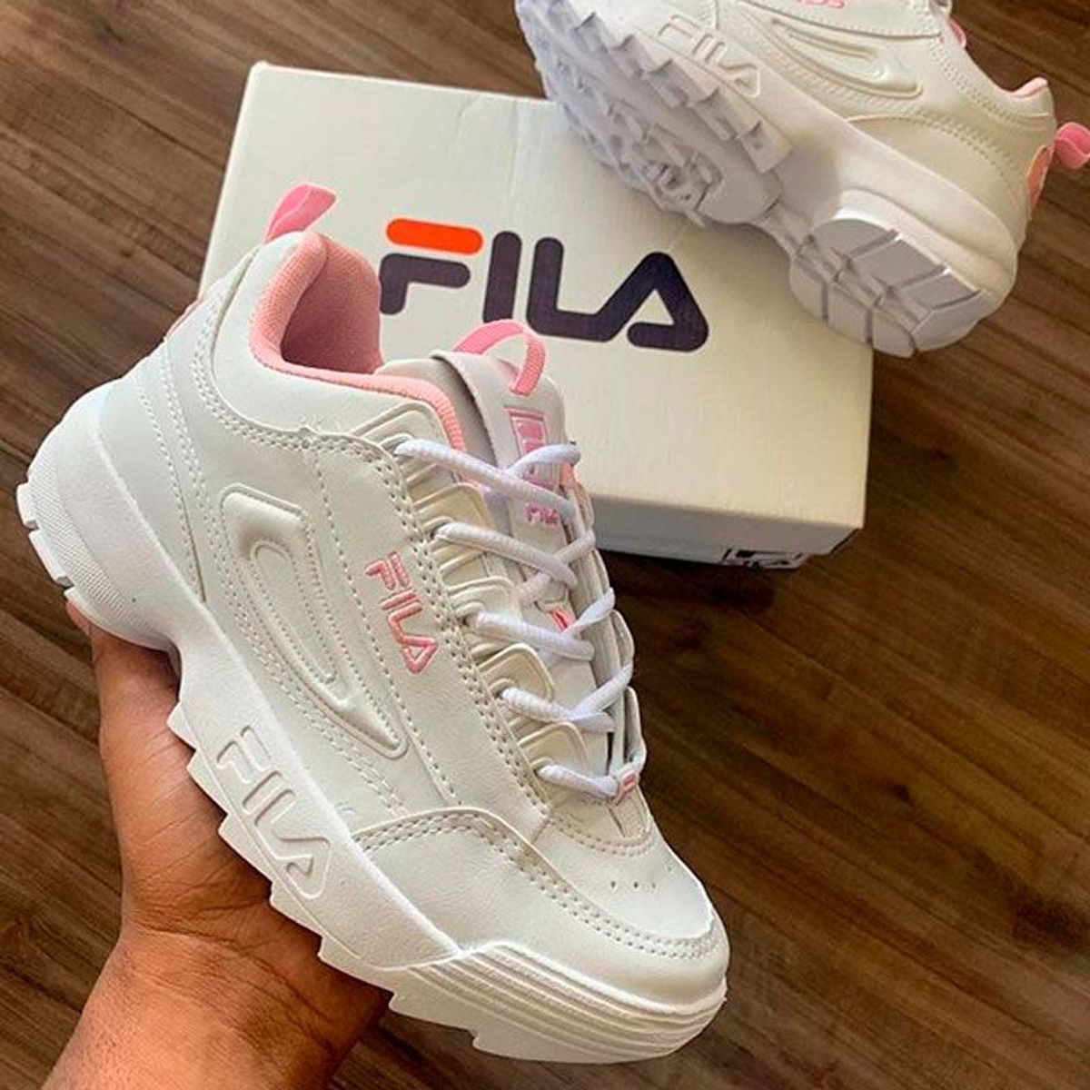 tenis fila feminino branco e rosa