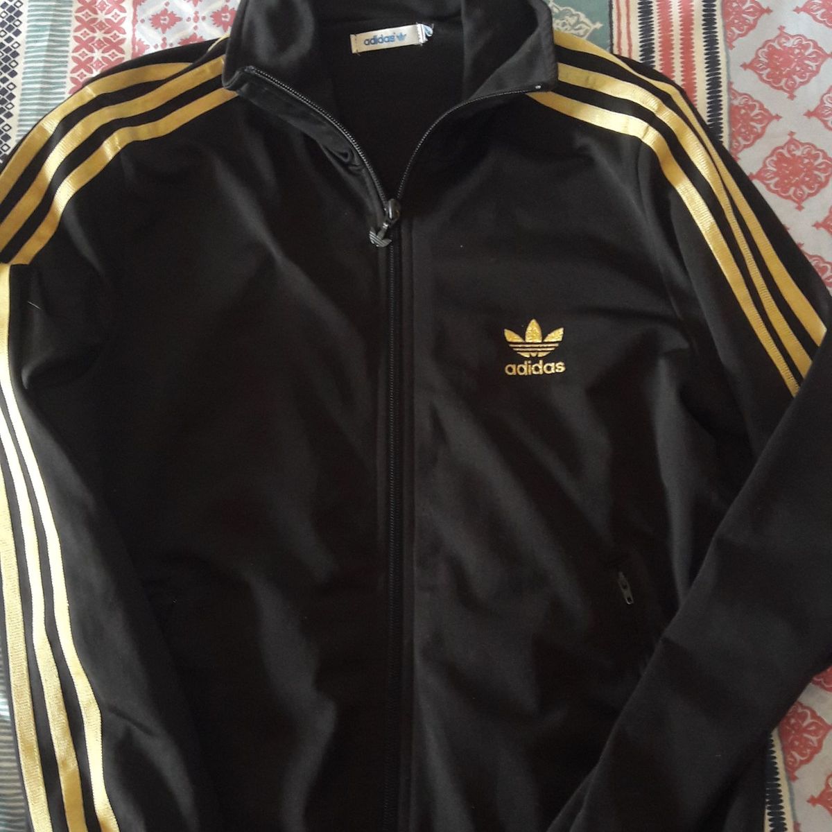 Casaco adidas preto cheap com dourado