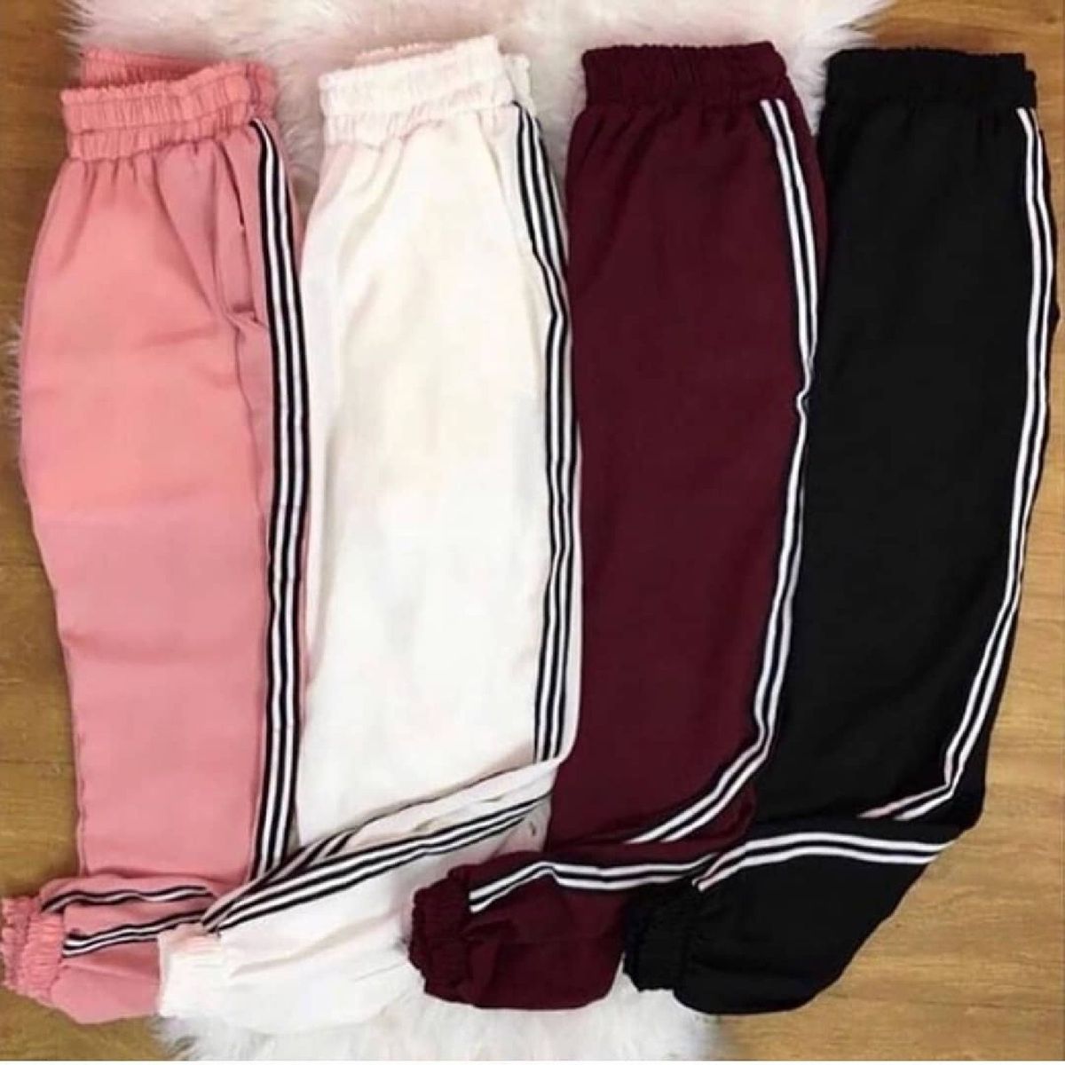 calça jogger com listra feminina