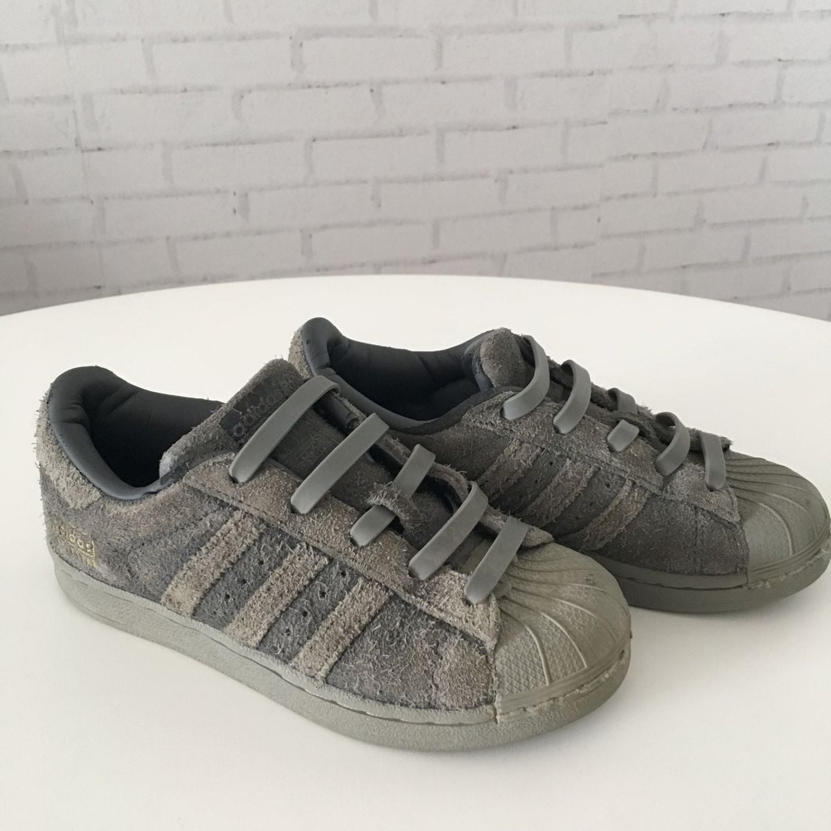 superstar cinza camurça