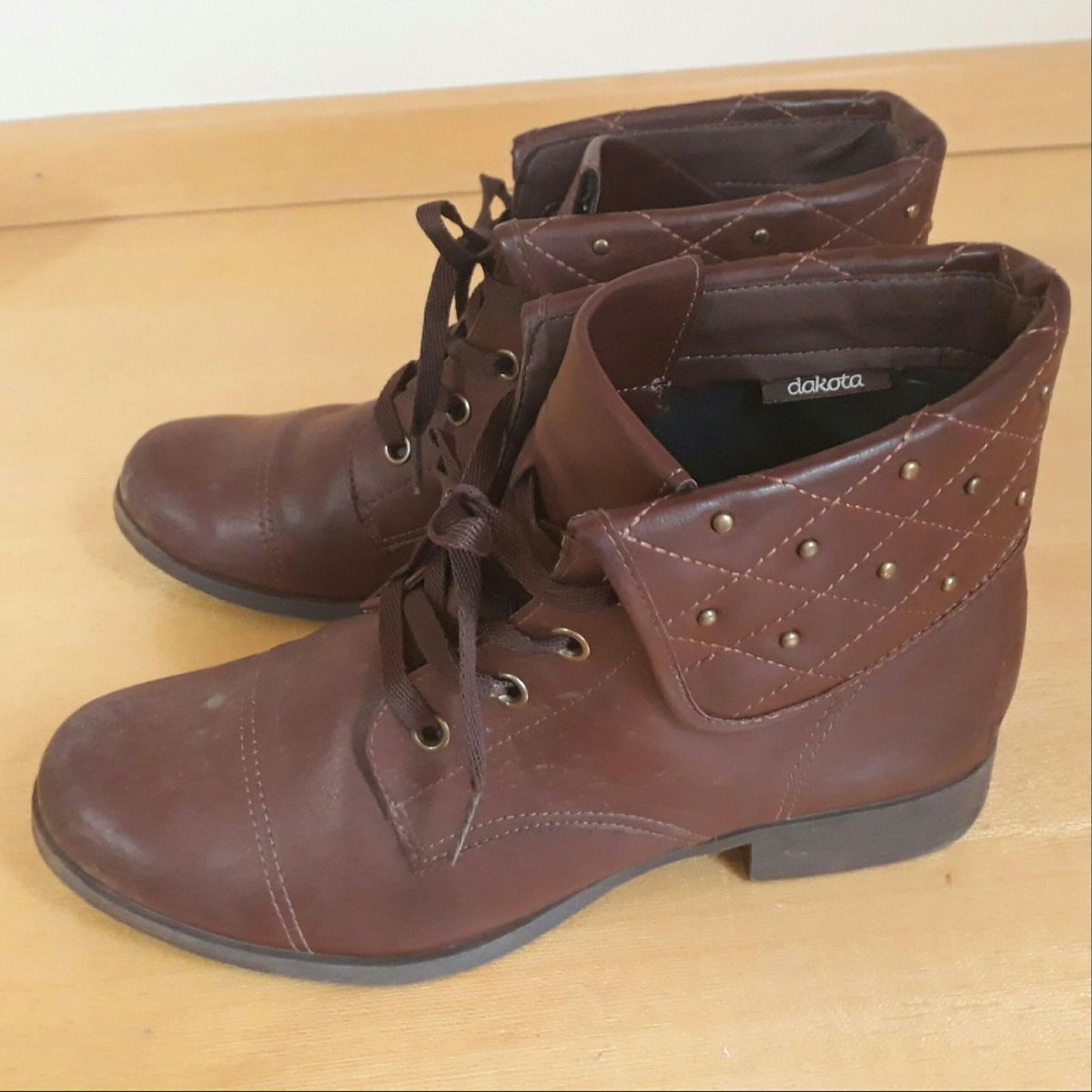 bota dakota marrom