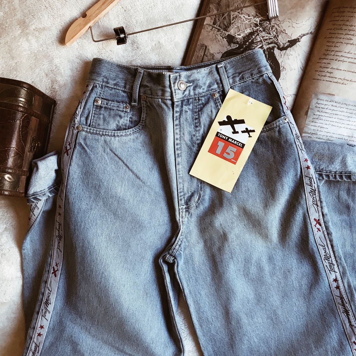 calça pantalona com botao