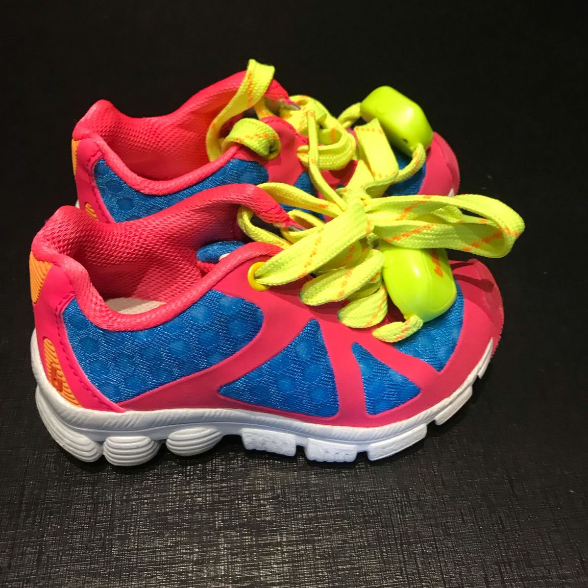 tenis bibi que pisca