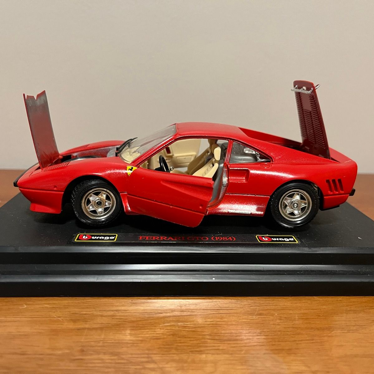 ミニカー (1984) Ferrari GTO burago 1/18