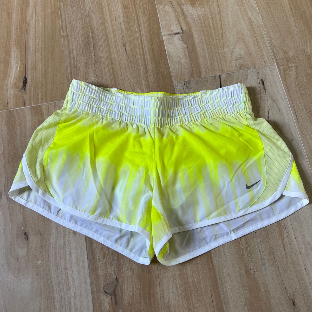 Nike best sale shorts neon