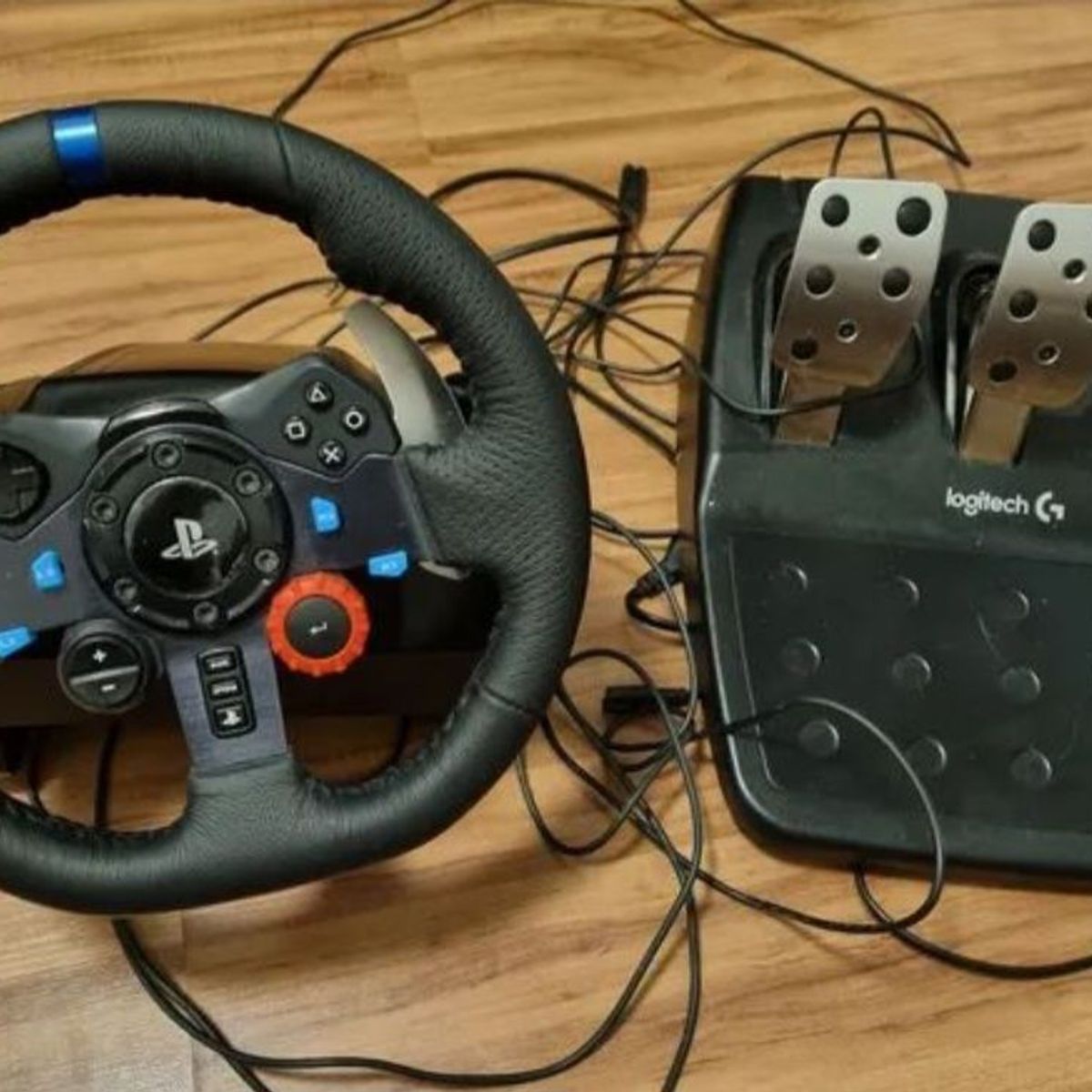 Volante Logitech Driving Force e Pedais com Force Feedback para Ps5, Ps4,  Ps3 e Pc, Acessório p/ Videogame Logitech Usado 92614906