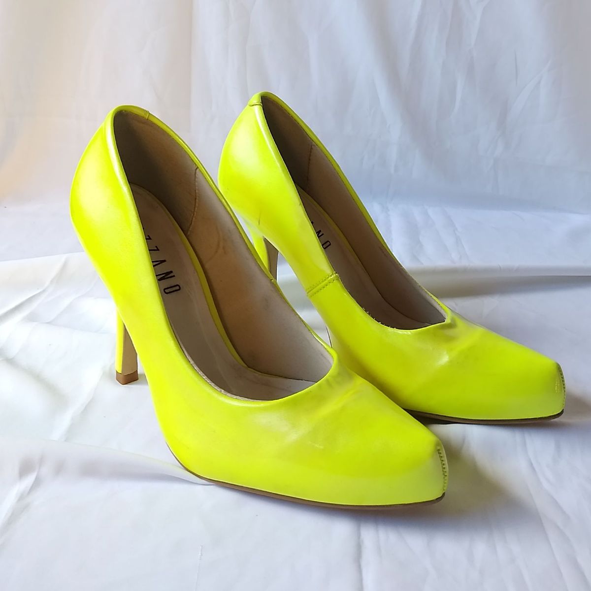 scarpin fluorescente vizzano