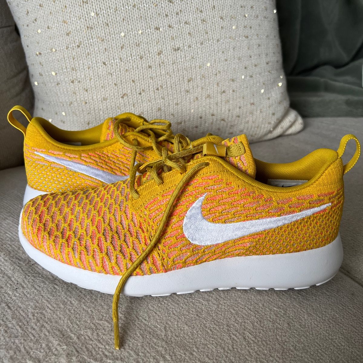 Nike roshe one store flyknit beige