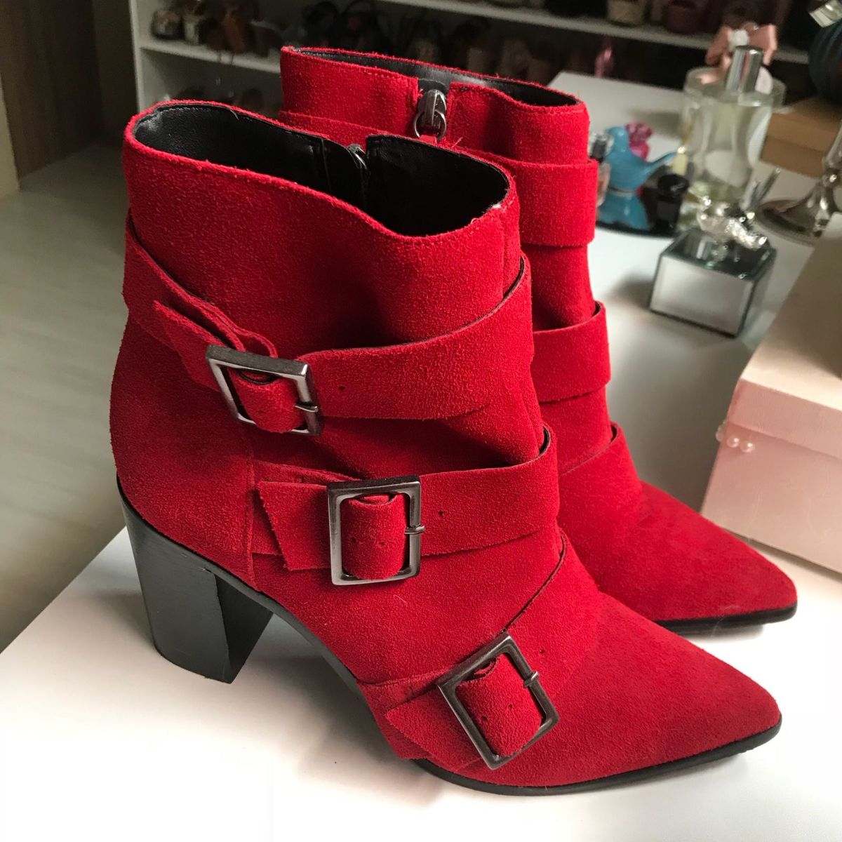 bota vermelha schutz