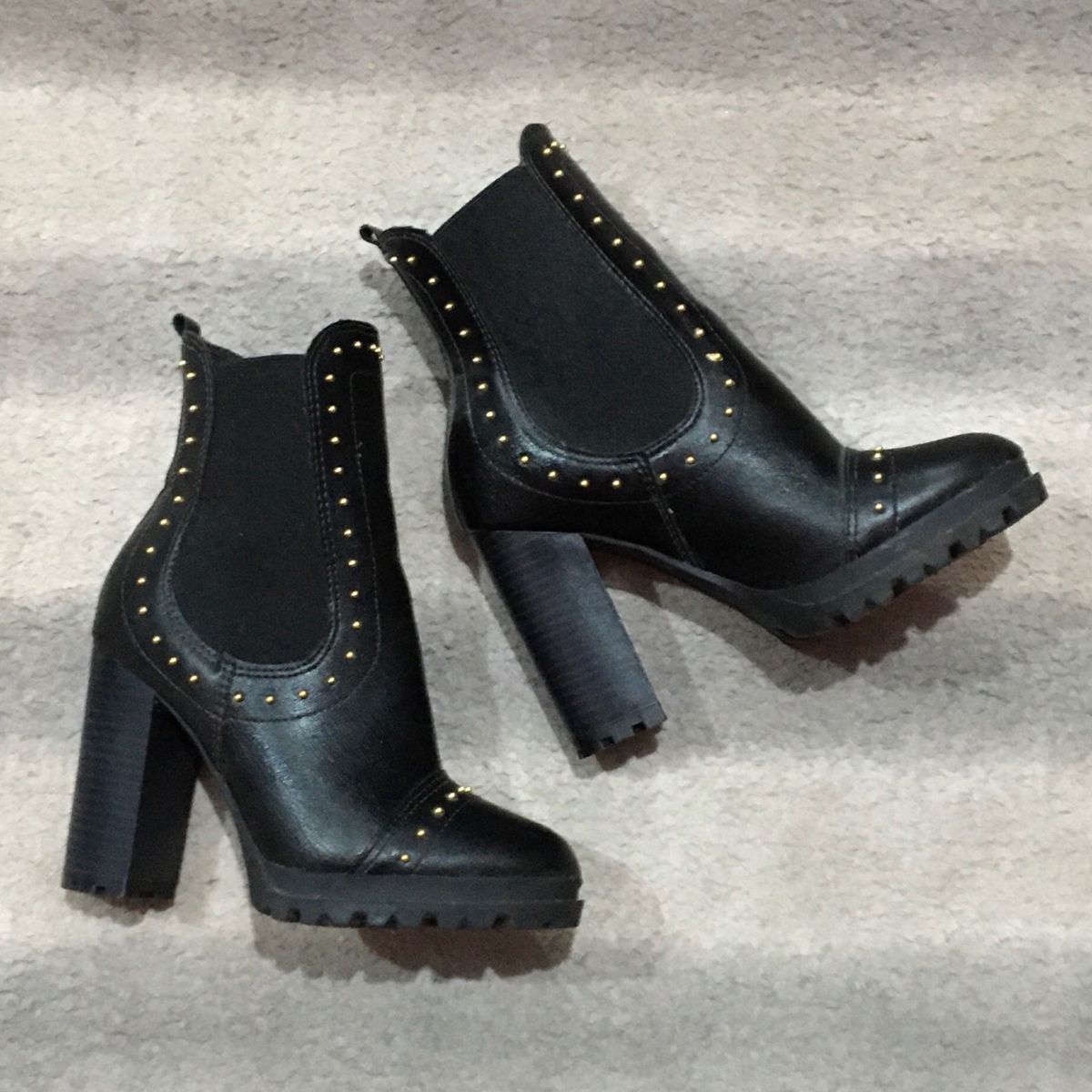 bota chelsea via uno