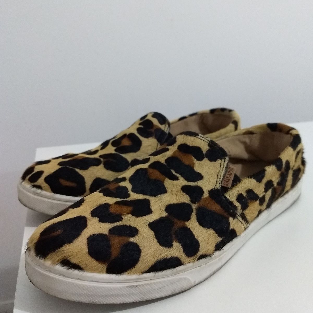 slip on oncinha anacapri