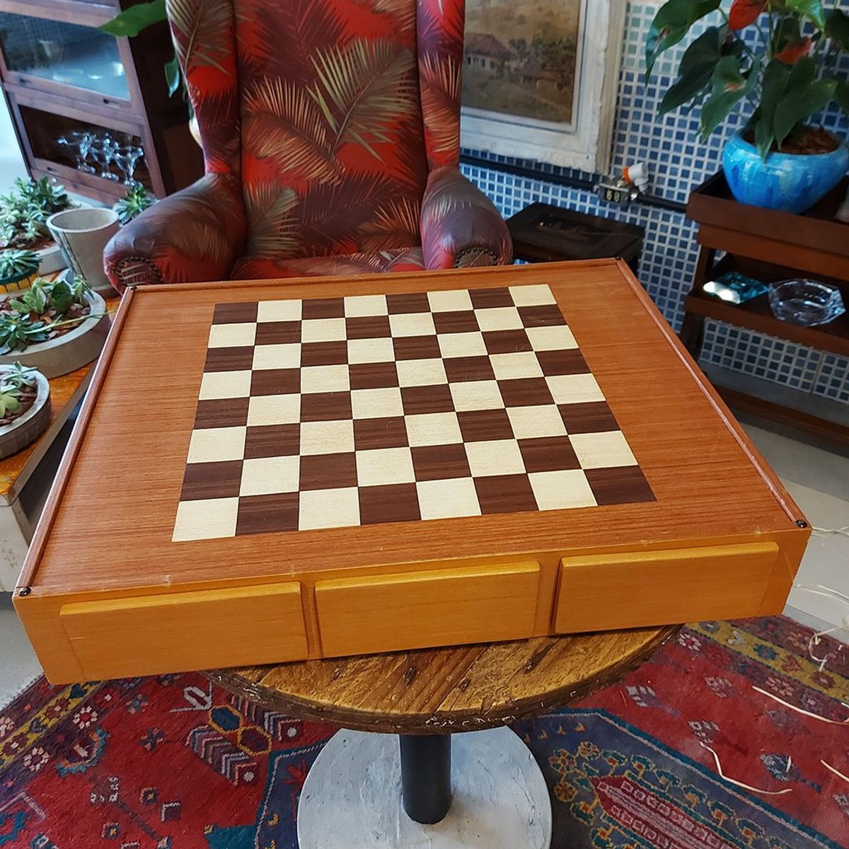 Tabuleiro de xadrez/gamão produzido em madeira, medidas