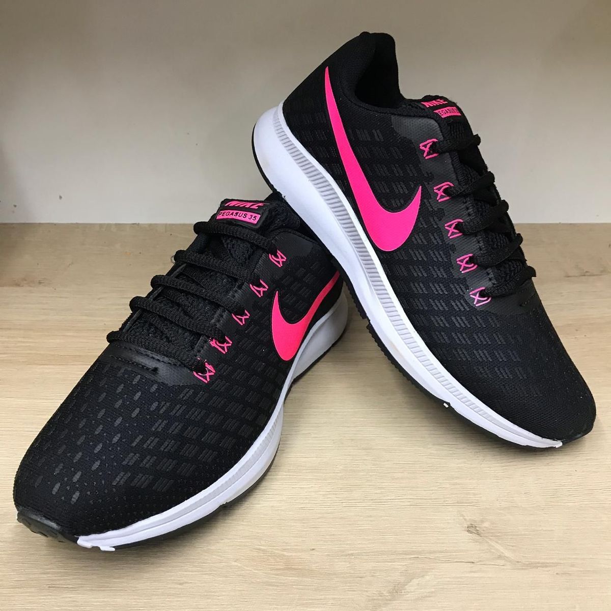 tenis nike feminino preto para academia