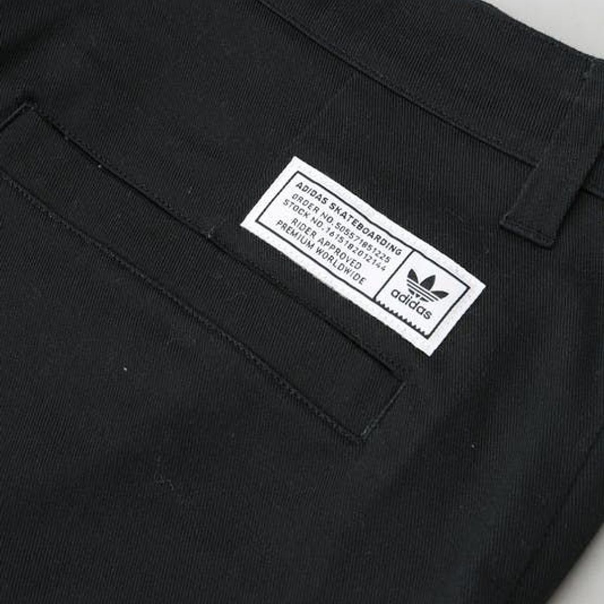 calça adidas sarja