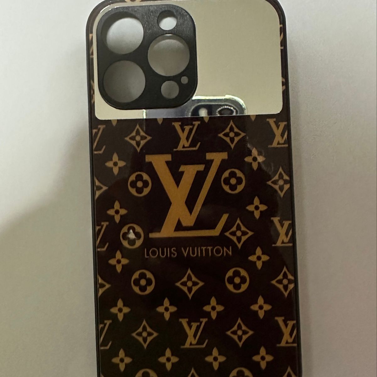 Capa Resistente Louis Vuitton em Couro para iPhone 14