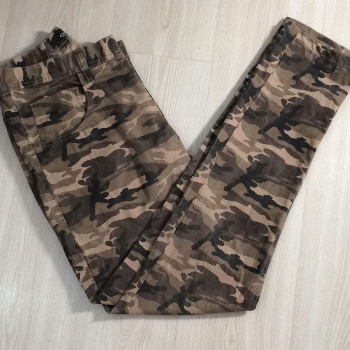 calça camuflada da oakley