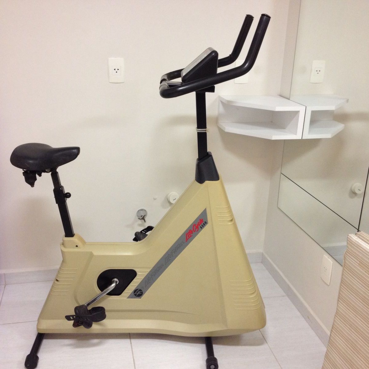 Bicicleta estacionaria best sale life fitness