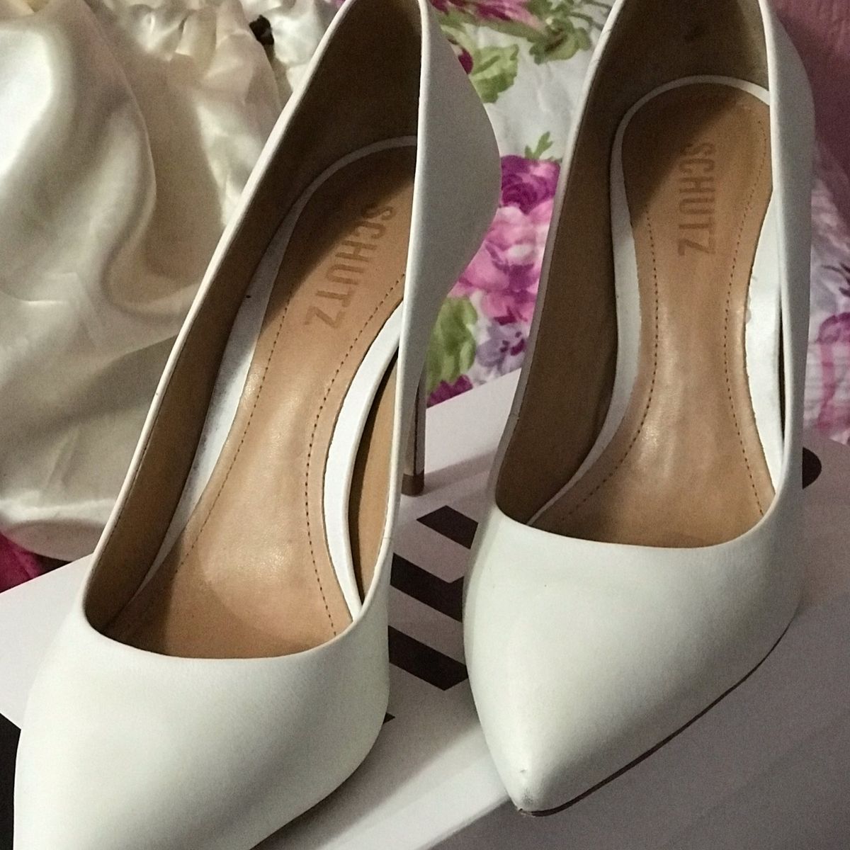 scarpin schutz branco