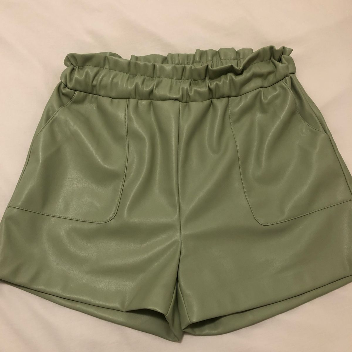 Shorts em Couro Ecológico, Shorts Feminino Usado 87400717
