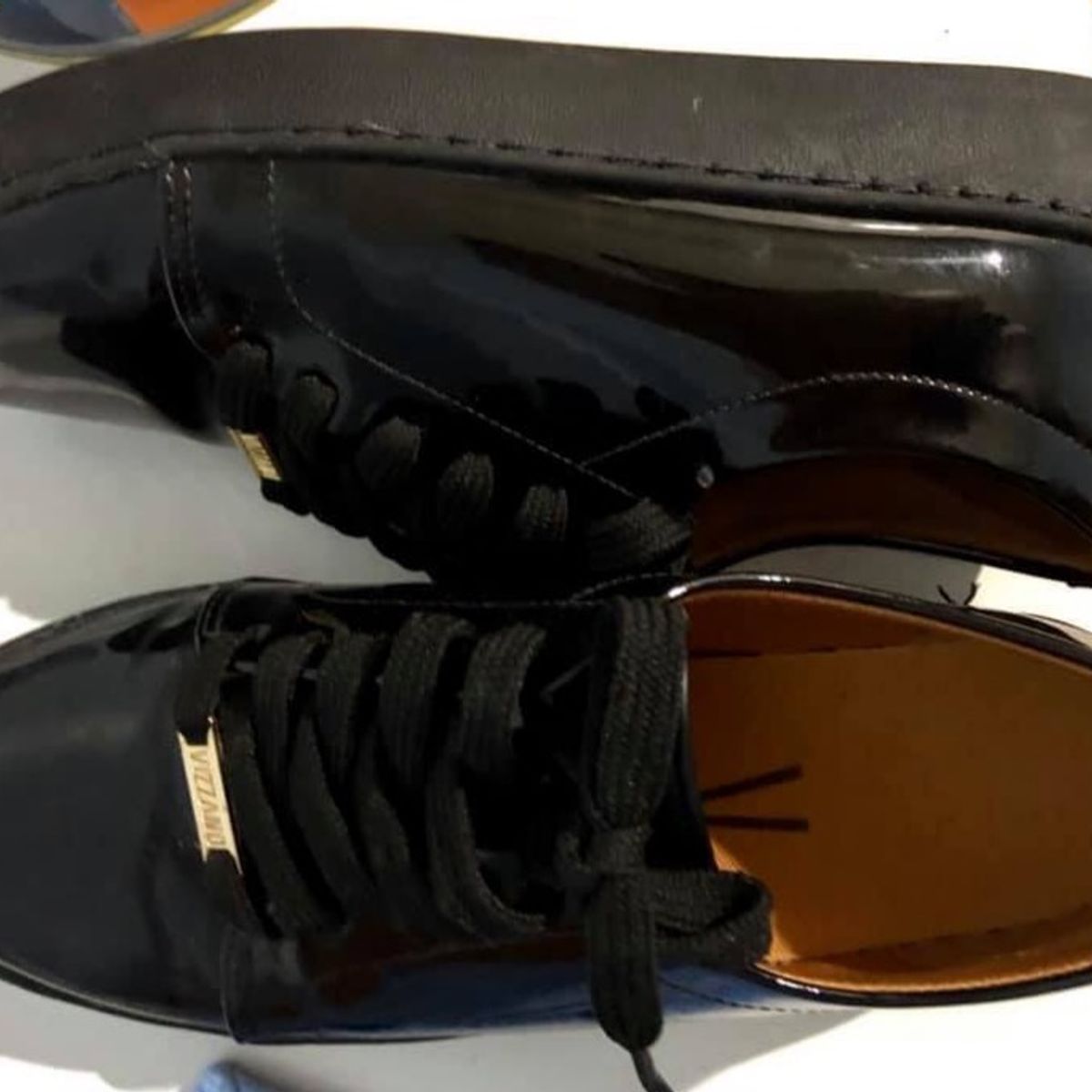 tenis vizzano brilhoso