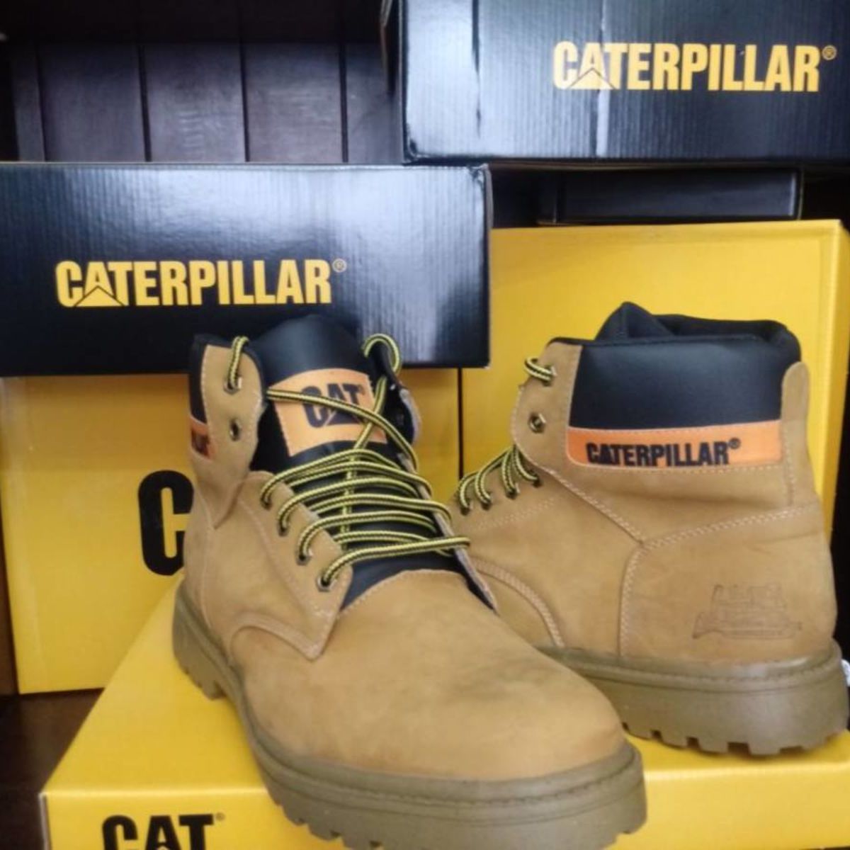 bota amarela masculina caterpillar