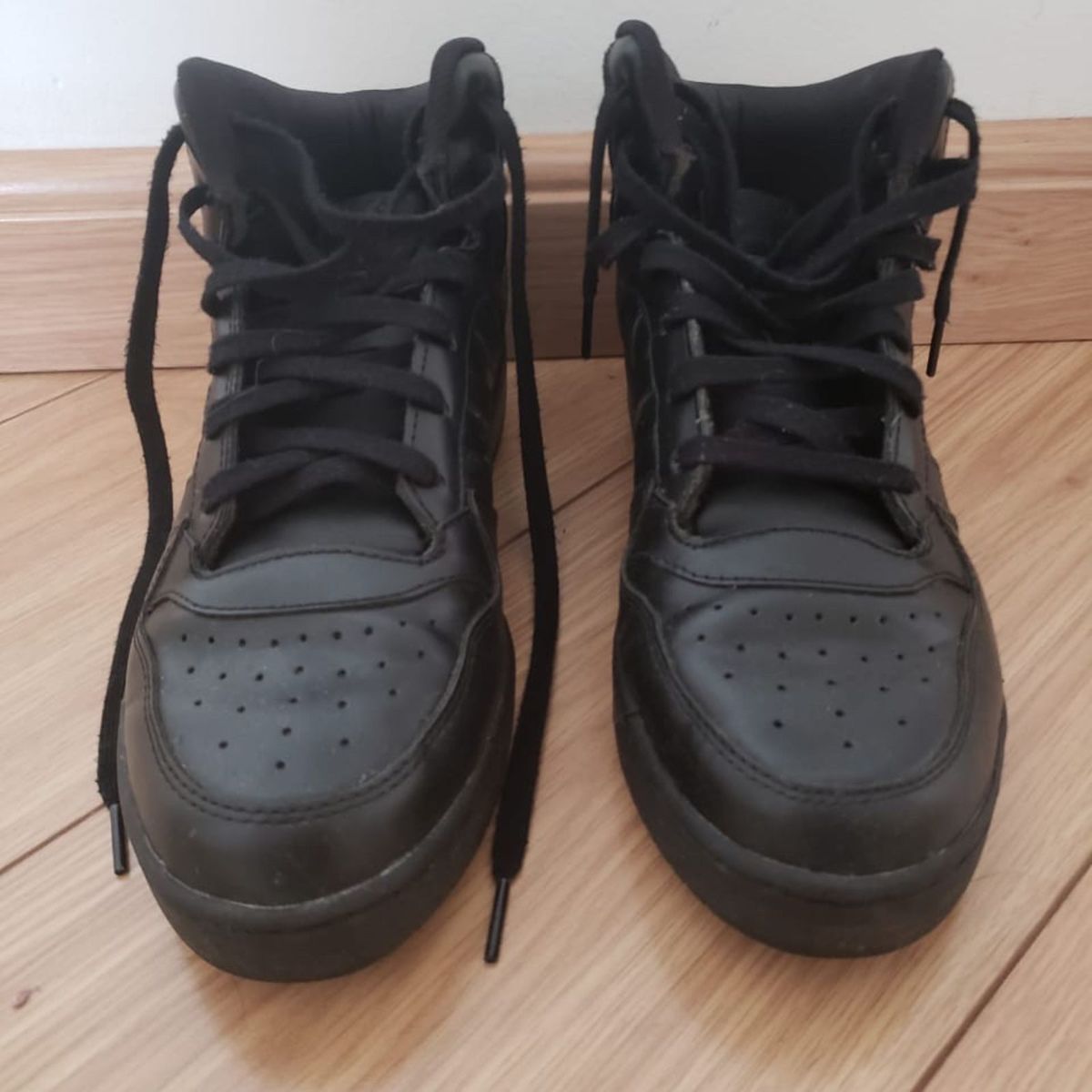 tenis cano alto feminino adidas preto