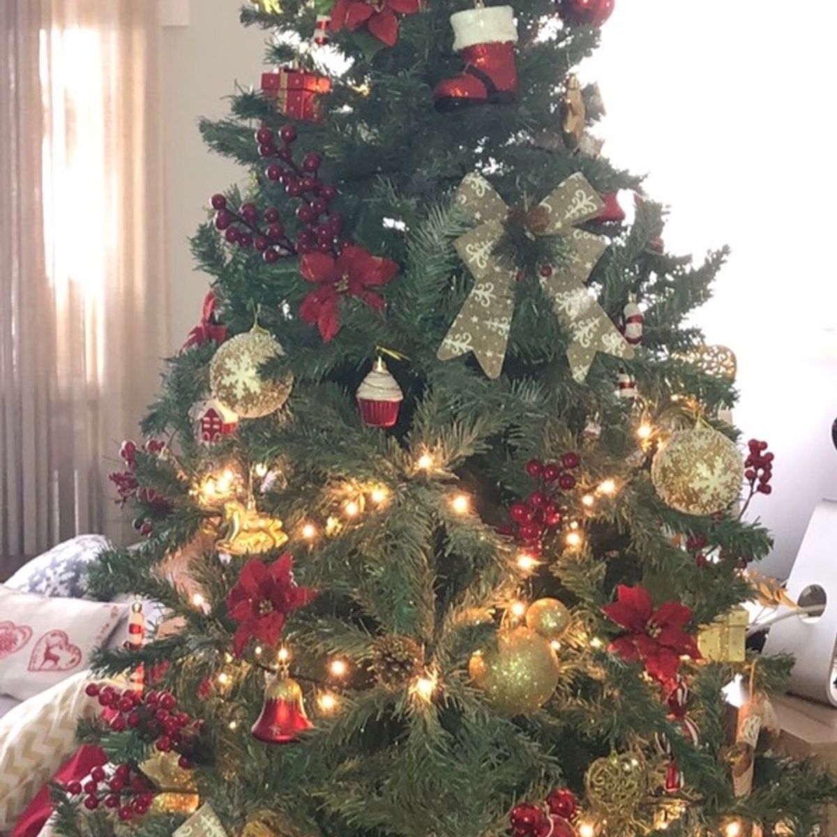 Árvore de Natal 1,80 + Festões | Item de Decoração Usado 31944346 | enjoei