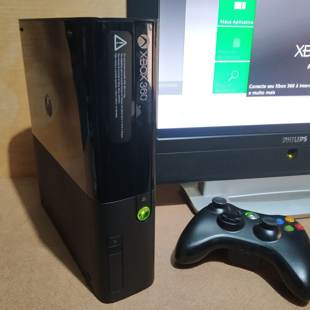 Console Xbox 360 4GB Super Slim Wifi com Controle Sem fio Microsoft 