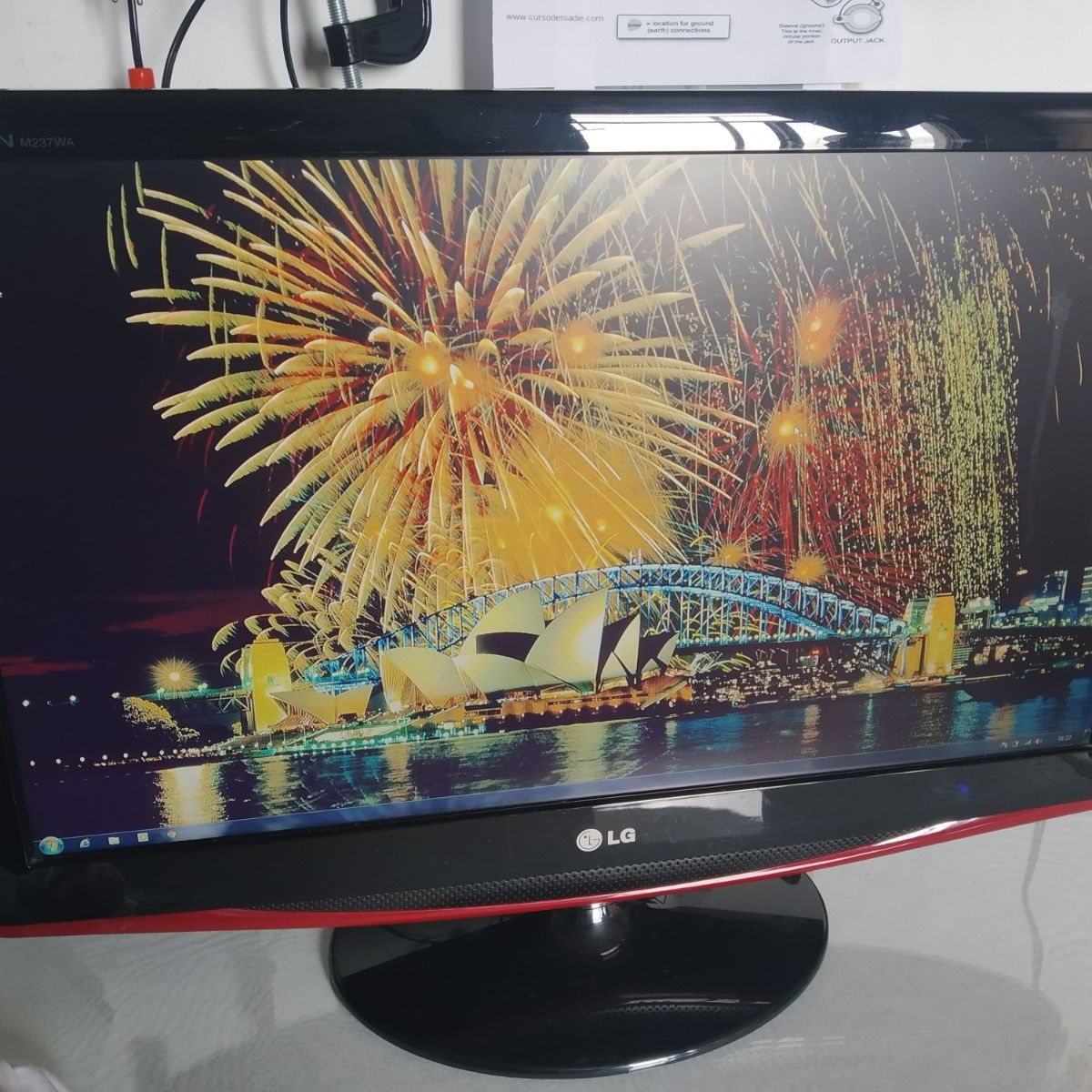 LG Monitor TV LCD 23'' Wide Full HD | LG Chile