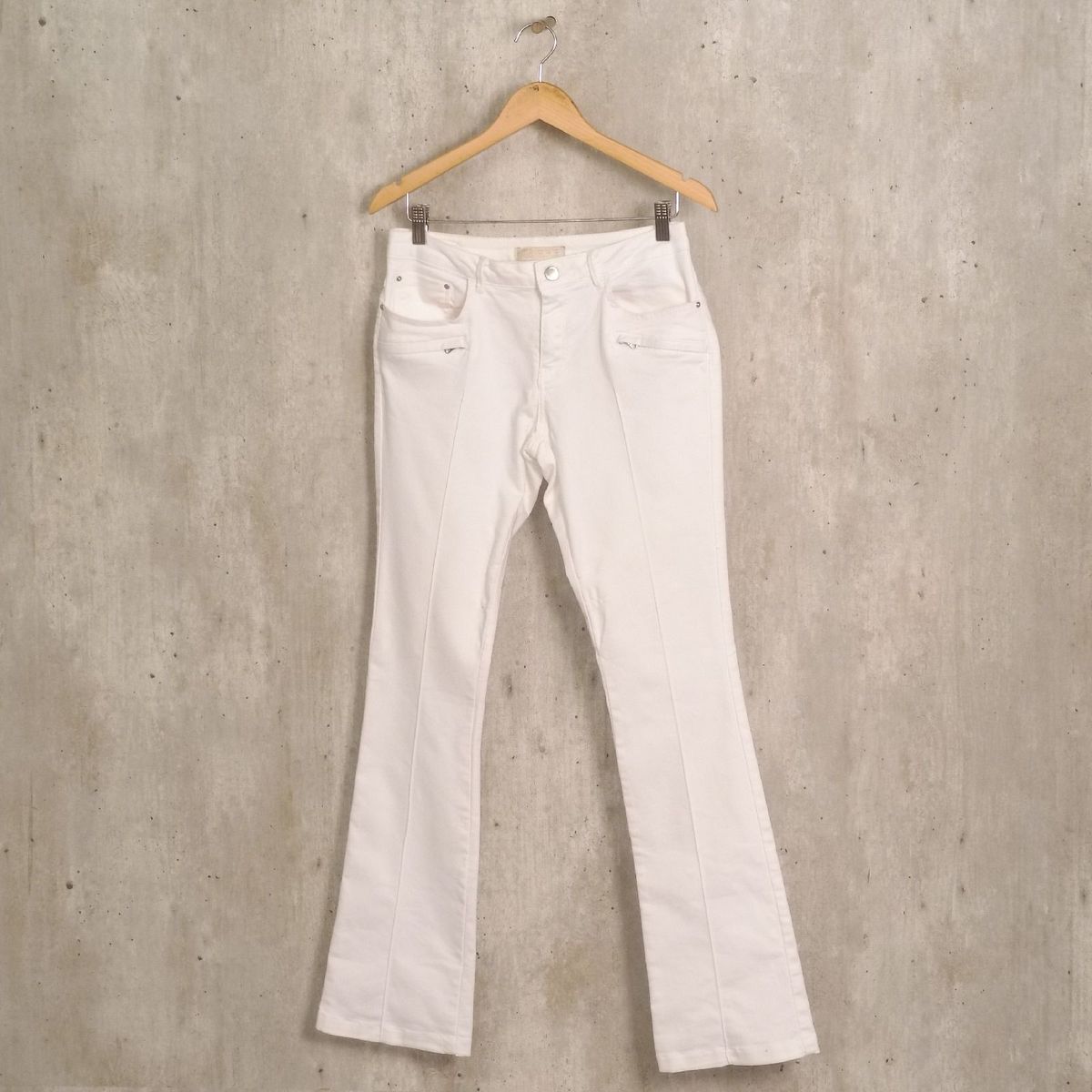 zara calças brancas