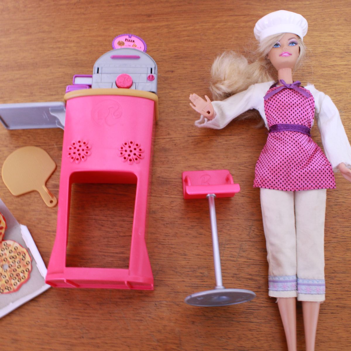 Barbie store pizza kitchen